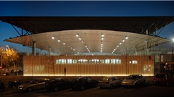 Pabellón de Acceso y Servicios del Complex Esportiu Aristides Maillol en Barcelona