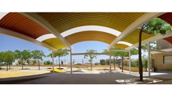 Porche en centro escolar